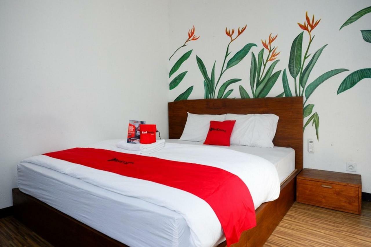Reddoorz @ Jalan Raya Semat Canggu BALI Exterior foto
